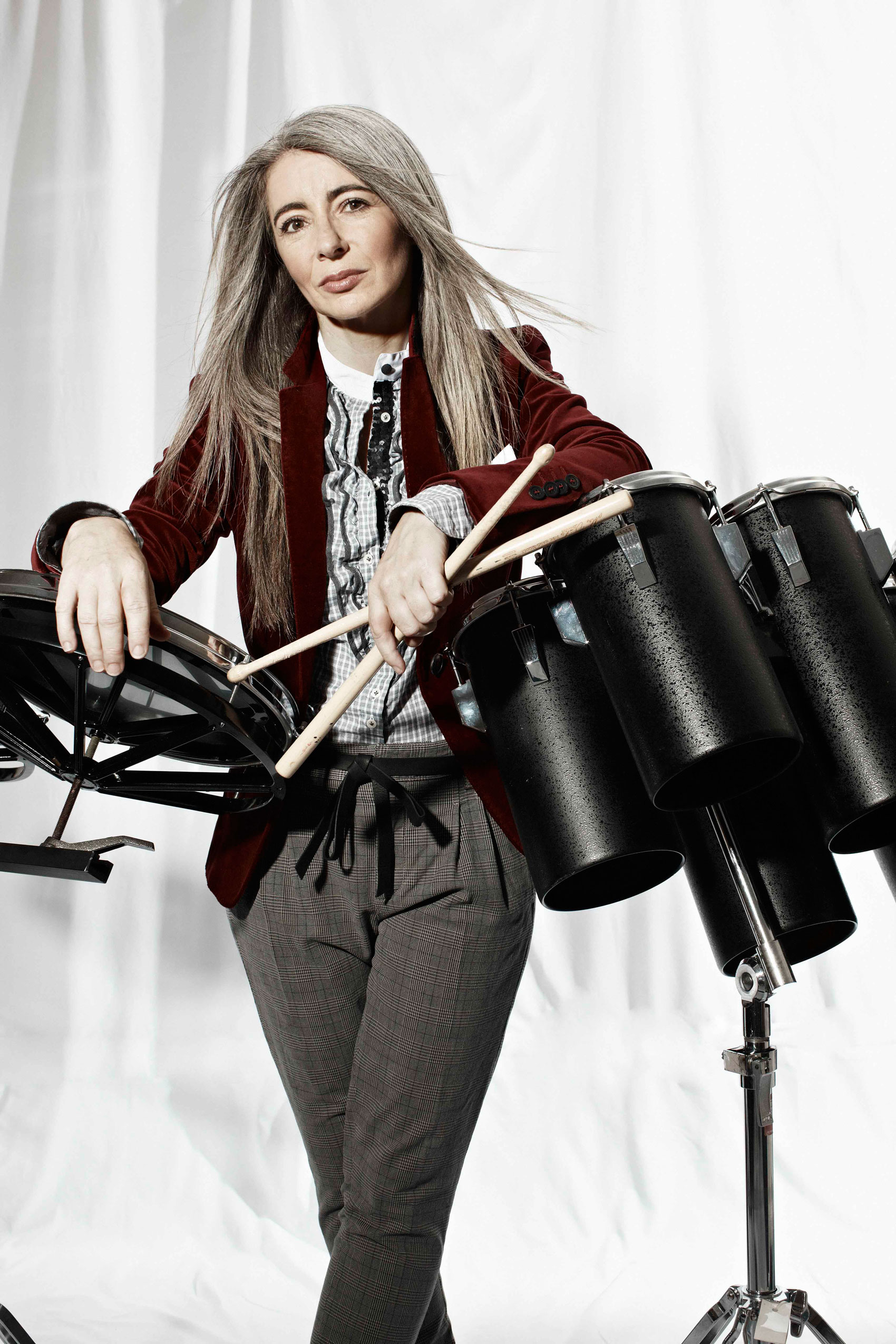 write the biography of evelyn glennie