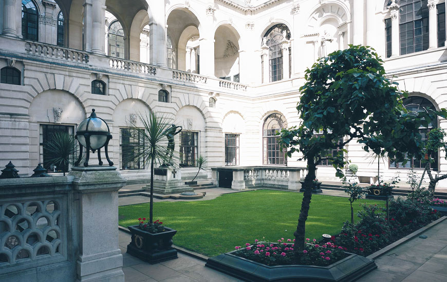 The Bank of England’s garden and graveyard-Image