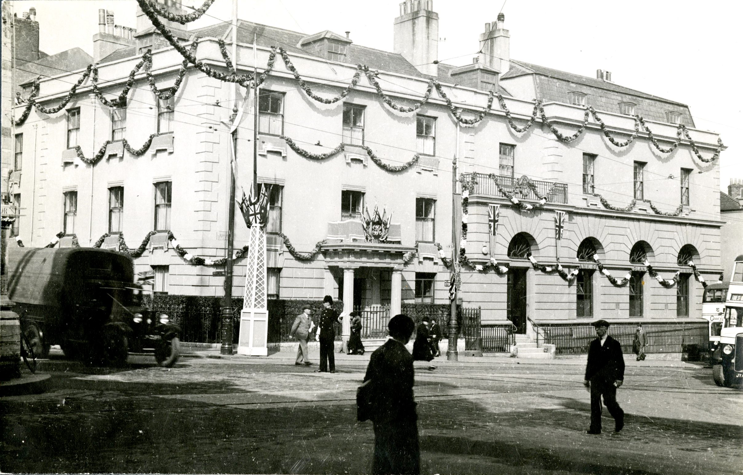 Street view of the Bank of England building in Plymouth